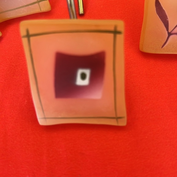 12 Shower curtain hooks. Resin . Green /maroon leaf pattern - Picture 3 of 5